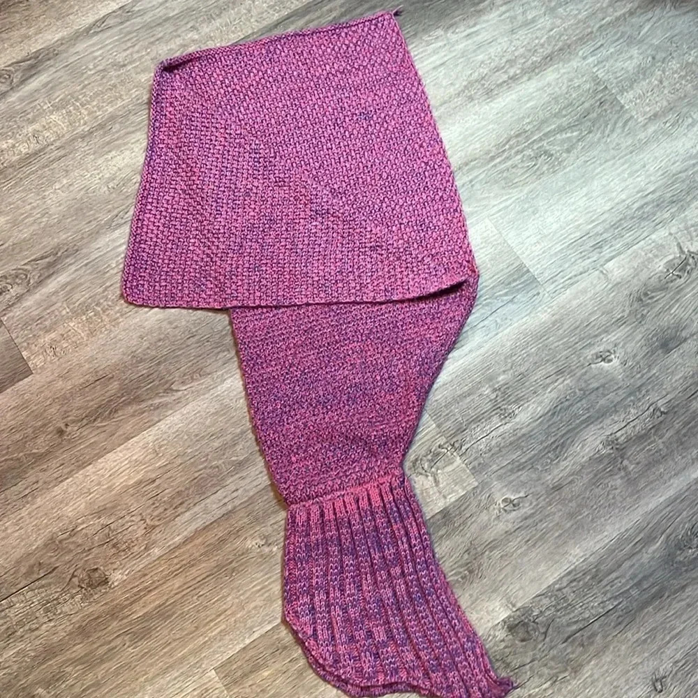 Kids mermaid tail knit blanket pink and purple - Picture 4 of 7